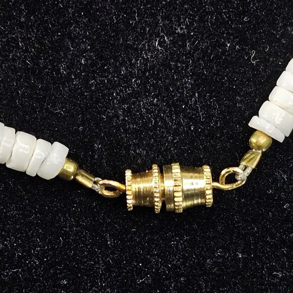 Vintage Puka Shell Necklace 16 Inches With Blue Stones - Picture 6 of 9